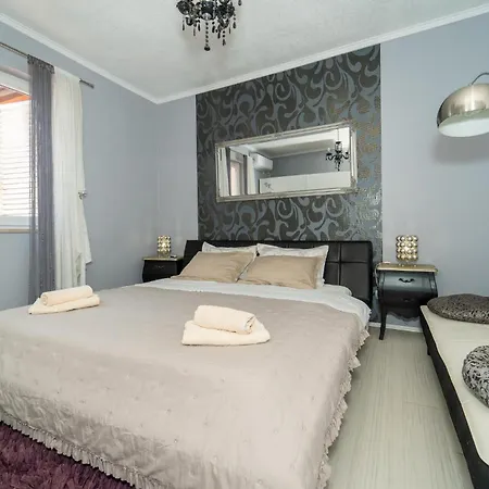 Apartament In With Wifi Sali